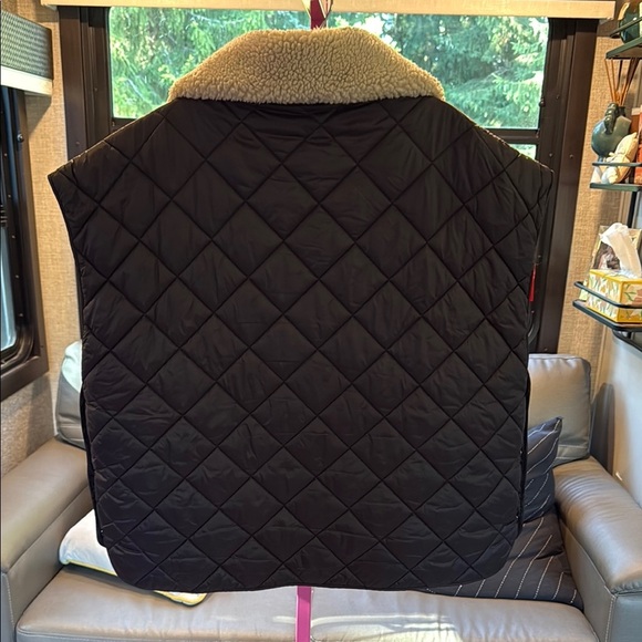 Dylan Black Vest with Cream Plush Collar small fits most sizes - Picture 3 of 4